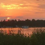 Marina Hausboote Und Seelodge Botel *