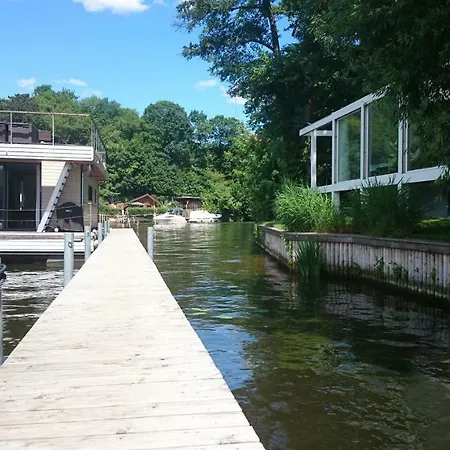 Botel Haus Direkt Am