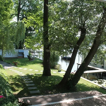 Marina Hausboote Und Seelodge Hotel na wodzie *