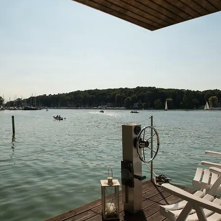 Botel Haus Direkt Am