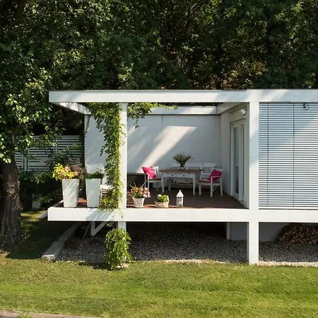 Marina Hausboote Und Seelodge *