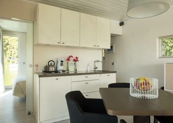 Marina Hausboote Und Seelodge Πλωτό κατάλυμα *