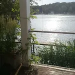 Marina Hausboote Und Seelodge Hotel en barco *
