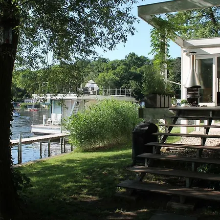 Marina Hausboote Und Seelodge Hotel en barco *