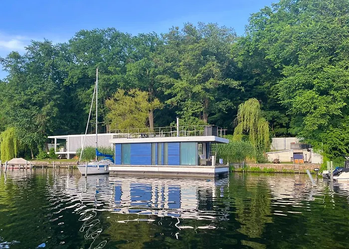 Tekne Marina Hausboote Und Seelodge *