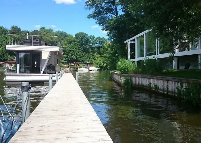 Tekne Marina Hausboote Und Seelodge
