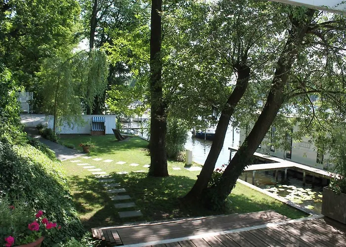 Marina Hausboote Und Seelodge Tekne *