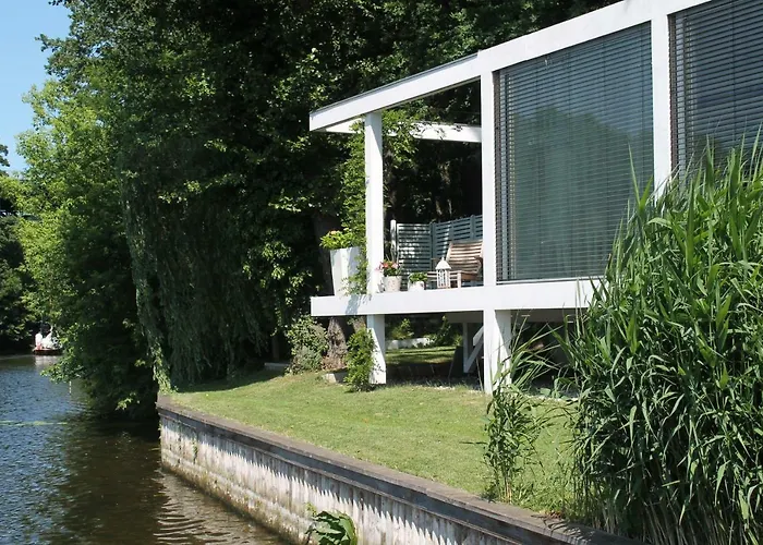 Tekne Marina Hausboote Und Seelodge *